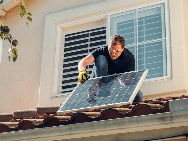 Nos conseils pour monter soi-même un panneau photovoltaïque